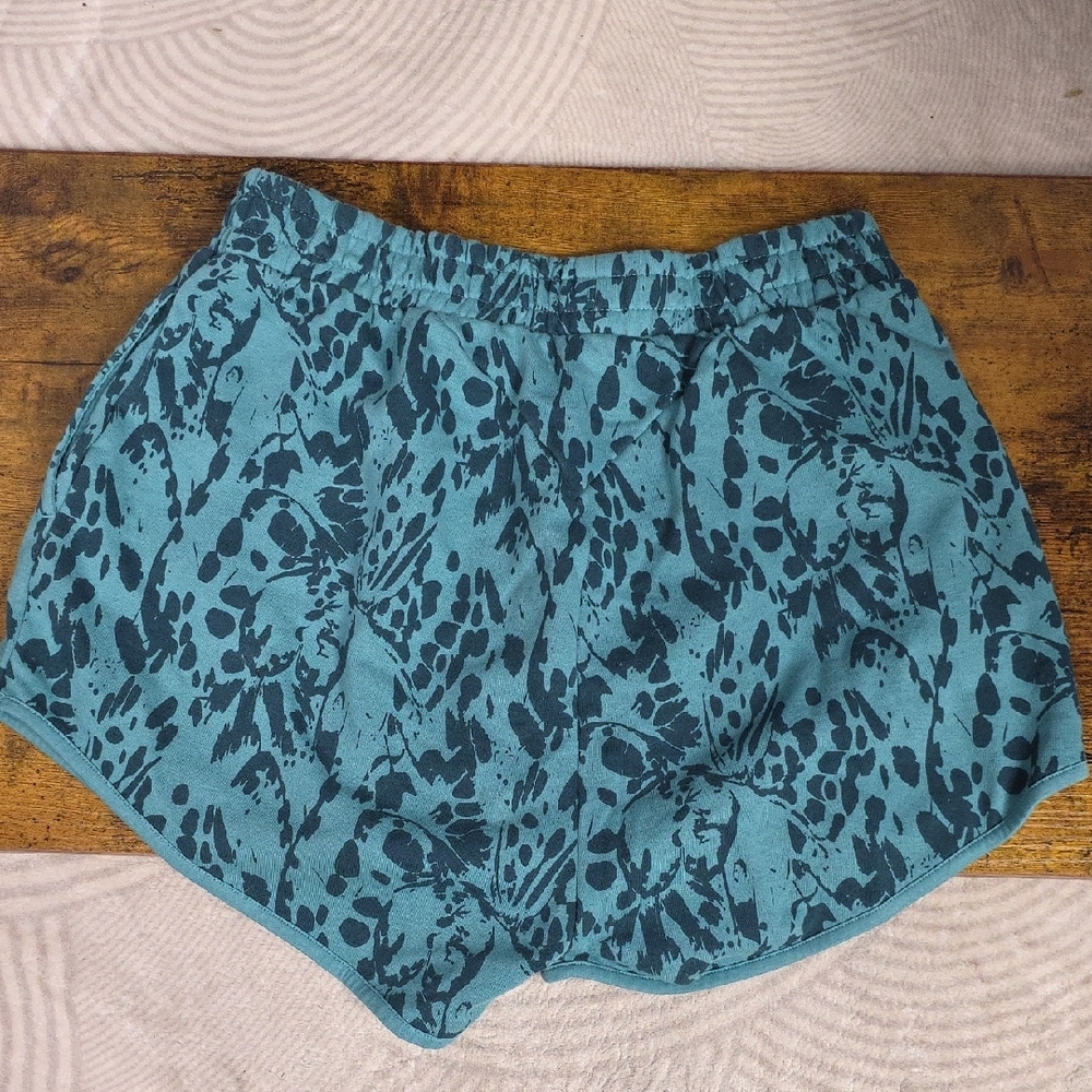 Gymshark Women’s Adapt Animal Seamless Workout Shorts - Teal - Size L - Picture 6 of 9